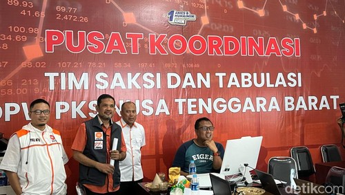 Konferensi pers real count Pemilu 2024 di Kantor DPW PKS NTB, Senin (19/2/2024).