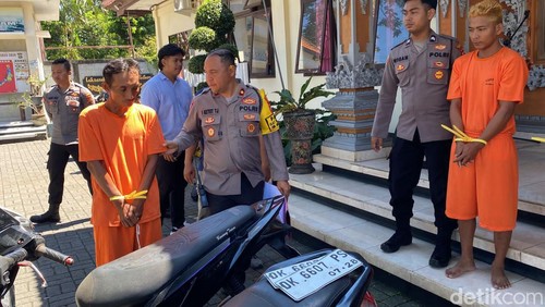 Polisi merilis kasus tiga sekawan yang curi motor sewaan bule Kanada di vila Cemagi, Badung, Senin siang (19/2/2024). (Agus Eka)