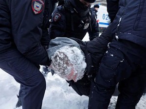 400 Orang Ditangkap di Rusia Saat Hadiri Acara Mengenang Alexei Navalny