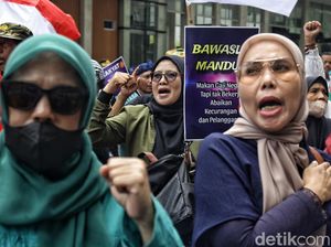 Potret Aksi di Depan Bawaslu Tolak Pemilu Curang