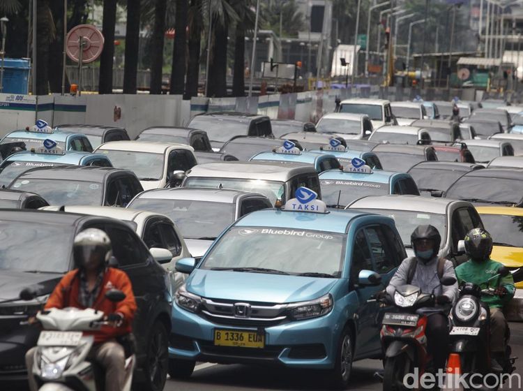 Potret Kemacetan Imbas Demo di Bawaslu