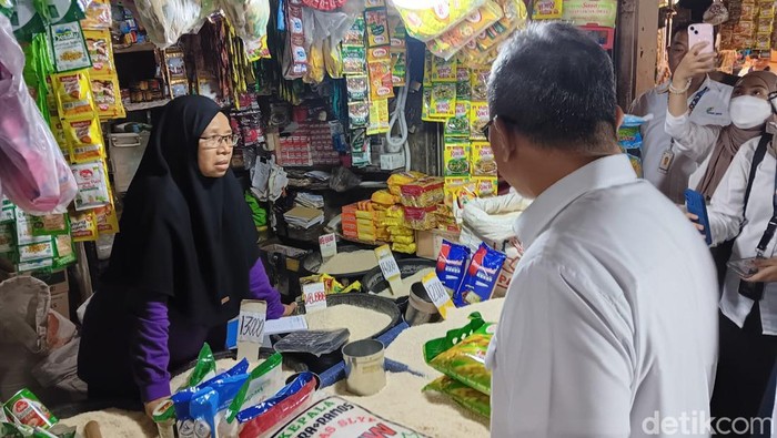 Potret Mendag Cek Pasokan dan Harga Beras Premium, Langka? Potret Mendag Cek Pasokan dan Harga Beras Premium, Langka?