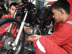 Pemuda Jakarta Utara Ikut Pelatihan Kerja Otomotif