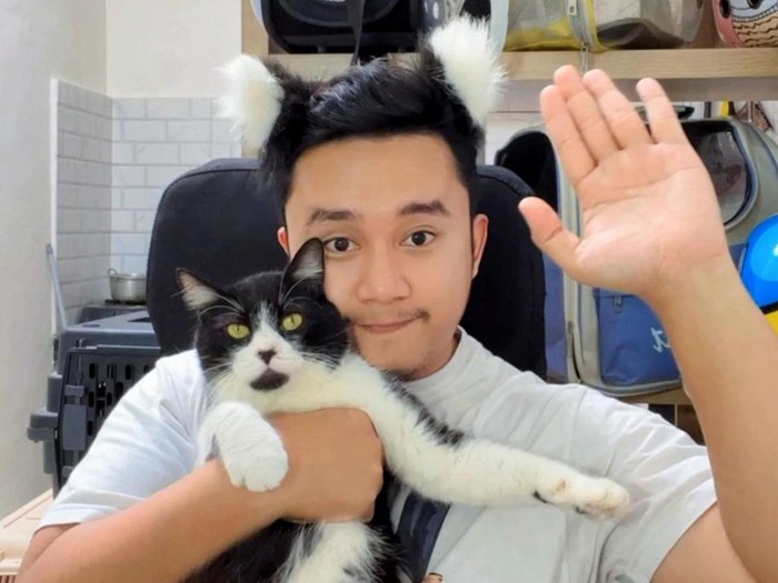 Rapal dan kucing anabulnya
