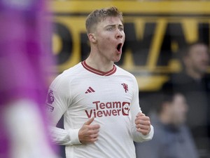 Hojlund Ikut Rayakan Kemenangan Besar Atalanta Atas Liverpool