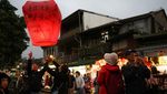 Ratusan Lampion Hiasi Langit Taipei