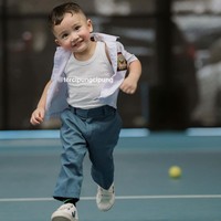 Pipi tomat Rayyanza juga tak kalah mencuri atensi dan bikin gemas. “AJAAAA PIPI NYA LUCUUU BGT MERAH,” tulis salah satu komentar. “pipi tomaaat, anak sekolah jgn pake blush on puuuung merah amaaat,” komentar lainnya. Foto: Instagram/@raffinagita1717