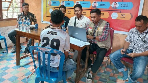 Sentra Gakkumdu Kabupaten Bima, NTB, memeriksa saksi terkait perusakan belasan TPS dan pembakaran logistik Pemilu 2024 di Kecamatan Parado.