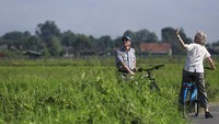 Sebagian besar wisatawan yang ikut bersepeda bersama ini merupakan wisatawan asing.  