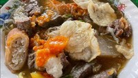 Di Kawasan Pulo Gadung bisa cicip soto mie enak di Soto Mie CC. Porsinya banyak, toppingnya komplet, harganya Rp 22 ribu saja. Foto : Google Review/Lukman HS