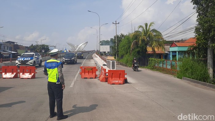 Suasana arus lalu lintas di Pantura Kudus menuju Demak, Sabtu (17/2/2024).