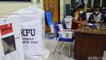 Suasana Rekap Suara Pemilu 2024 di GOR Tanah Abang