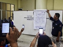 Suasana Rekap Suara Pemilu 2024 di GOR Tanah Abang