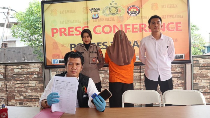 Karyawan wanita berinisial HR (25) di Tarakan, Kalimantan Utara (Kaltara), ditangkap usai melakukan penggelapan uang perusahaan sebesar Rp 600 juta.