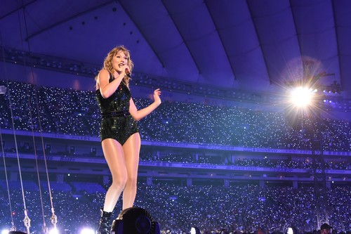 TOKYO, JAPAN - NOVEMBER 20:  Taylor Swift performs at Taylor Swift reputation Stadium Tour in Japan presented by Fujifilm instax at Tokyo Dome on November 20, 2018 in Tokyo, Japan.  (Photo by Jun Sato/TAS18/Getty Images)