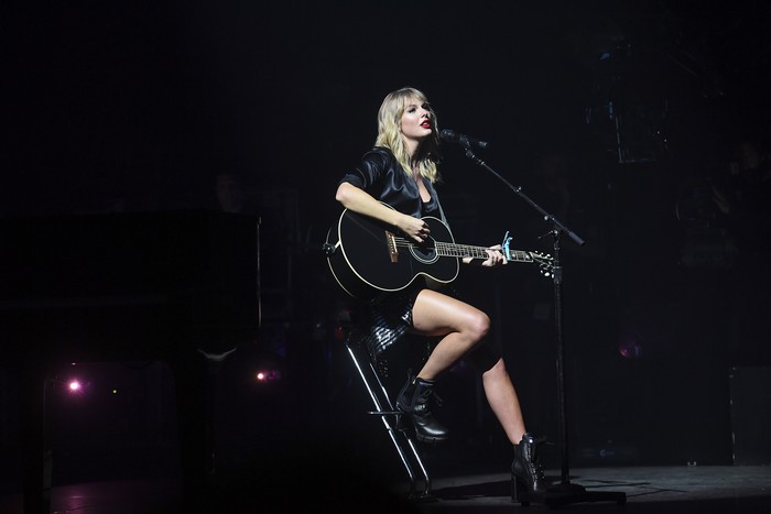 Taylor Swift PARIS, FRANCE - SEPTEMBER 09: (EDITORS NOTE: Image approved by Artist) Taylor Swift performs during the