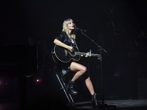 Taylor Swift dan Misteri Angka 13 di Hidupnya