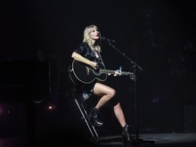 Taylor Swift dan Misteri Angka 13 di Hidupnya