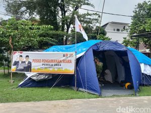 Saksi PDIP-PKS Medan Kompak, Bangun Tenda di Kantor Camat Kawal Hitung Suara