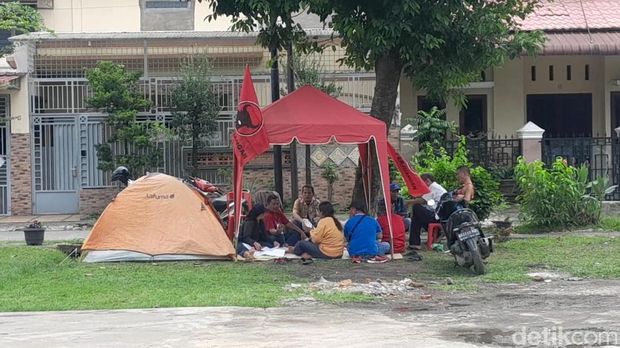 Tenda saksi dari PDIP di Kantor Camat Medan Maimun. (Nizar Aldi/detikSumut)