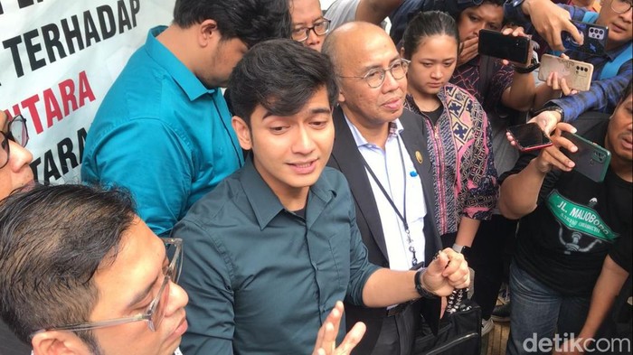 Teuku Ryan dan Ria Ricis di sidang cerai.