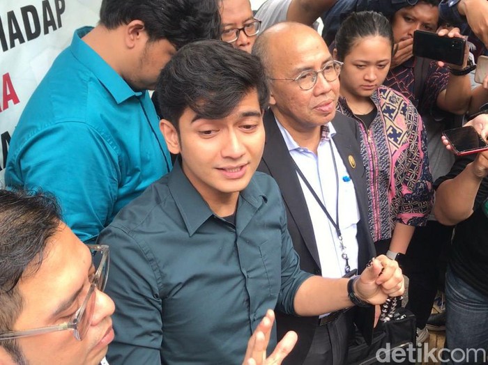 Teuku Ryan dan Ria Ricis di sidang cerai.