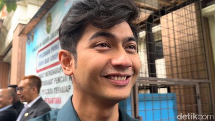 Teuku Ryan dan Ria Ricis di sidang cerai.