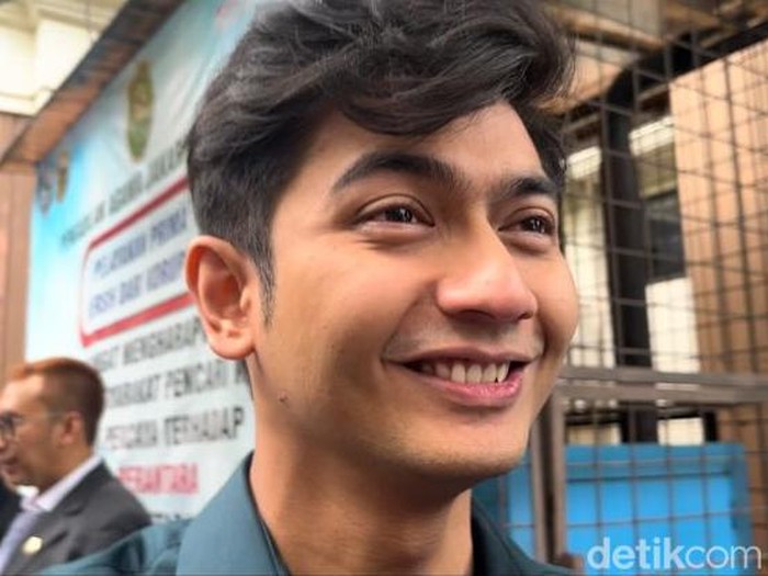 Teuku Ryan dan Ria Ricis di sidang cerai.
