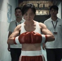 Penampilan Jia Ling setelah langsing membuat netizen takjub. Dia tampil dengan tubuh berotot dan perut rata. Foto: Dok. Weibo, Big Bowl Entertainment