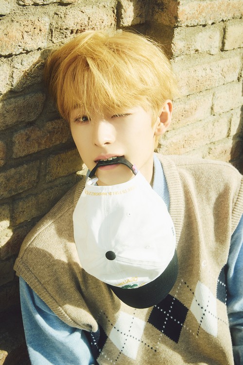 Teaser foto Yushi untuk album single debut NCT WISH.