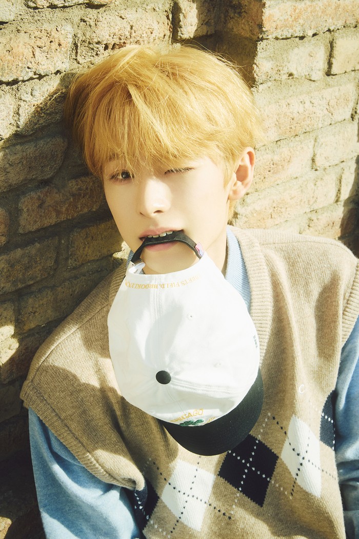Teaser foto Yushi untuk album single debut NCT WISH.