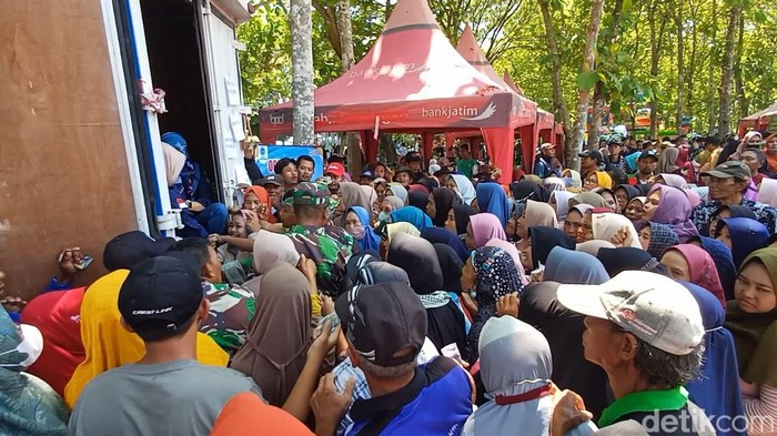 2.5 Ton Beras Ludes dalam 30 Menit saat operasi pasar