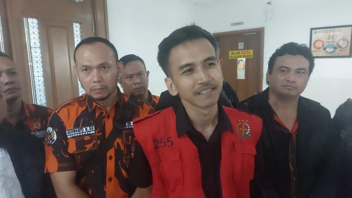 Jaksa Tuntut Adam Deni Hukuman Penjara 1 Tahun atas Kasus Fitnah Ahmad Sahroni