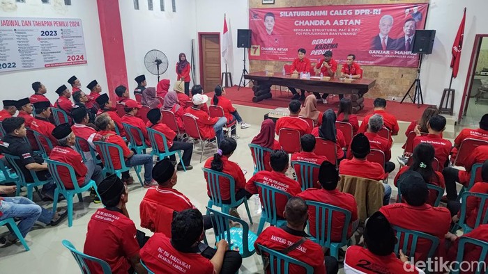 Aktivitas pengenalan kader-kader PDIP dari seluruh kecamatan di Kabupaten Banyuwangi.