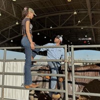 Saat Valentine, adik dari Gigi Hadid itu pun memposting foto di Instagram Story-nya dengan keterangan “my Valentine.”Foto: dok. Instagram/@bellahadid