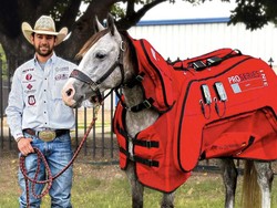 7 Foto Kekasih Baru Bella Hadid yang Disebut Koboi, Ciuman Mesra Jadi Sorotan