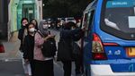 Cakep! Potret Antrean Sebaris Warga Jakarta Nunggu Angkot JakLingko