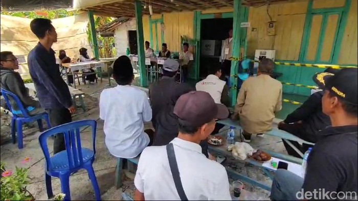 coblos ulang di TPS 07 Desa Wanar, Kecamatan Pucuk, Lamongan