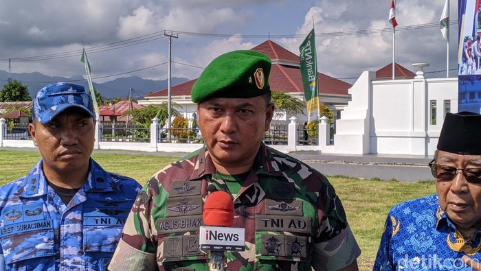 Danrem 162/Wira Bhakti Brigjen Agus Bhakti memberikan keterangan pers seusai pembukaan TMMD ke-119 , Selasa (20/2/2024). (Ahmad Viqi/detikBali).