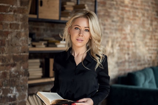 Mizulina lulus dari School of Oriental and African Studies di University of London pada tahun 2004 dan memiliki gelar dalam bidang sejarah seni dan sastra Indonesia. Foto: dok. Instagram