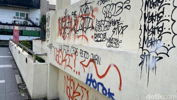 Fasum di Kota Surabaya Dipenuhi Vandalisme