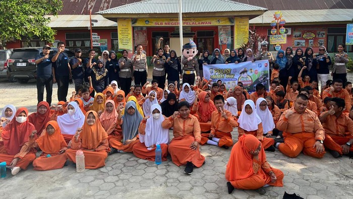 Foto: Personel Satlantas di SLB (Dok Polres Pelalawan)