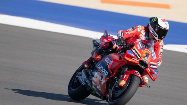 DOHA, QATAR - FEBRUARY 19: Francesco Bagnaia of Italy and Ducati Lenovo Team heads down a straight during the Qatar MotoGP Official Test at Losail Circuit on February 19, 2024 in Doha, Qatar. (Photo by Mirco Lazzari gp/Getty Images)