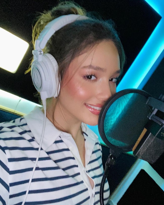 Frida Sofía Guzmán Muñoz memang dikenal sebagai penyanyi dan model. Latar belakangnya sebagai bagian dari keluarga El Chapo membuatnya sering jadi sorotan.  Foto: Instagram @fridaguzmanofficial