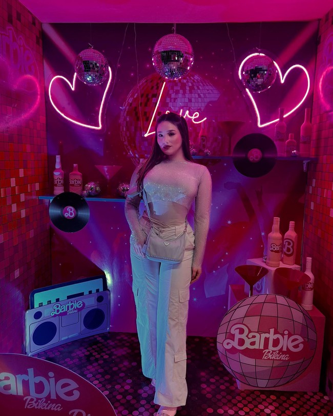 Setelah jadi penyanyi, Frida menghabiskan banyak waktu di Amerika Serikat. Tampaknya ia ingin mencoba mengembangkan karier di negara lain.  Foto: Instagram @fridaguzmanofficial