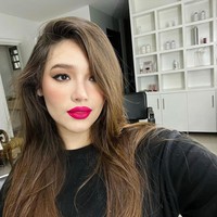 Frida adalah putri dari Frida Muñoz Román and Édgar Guzmán López. Ayahnya sering disebut sebagai salah satu anak favorit dari El Chapo. Edgar sendiri telah meninggal karena dibunuh pada 2008. Foto: Instagram @fridaguzmanofficial