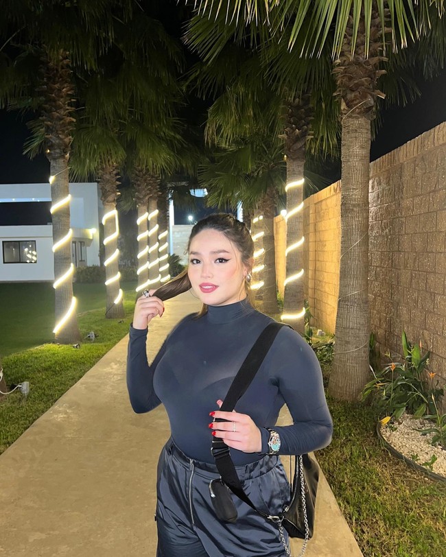 Ia pertama kali dikenal publik setelah membintangi sebuah reality show. Wanita asal Meksiko tersebut semakin populer setelah menjadi finalis ajang pencari bakat engo Talento, Mucho Talento. Foto: Instagram @fridaguzmanofficial