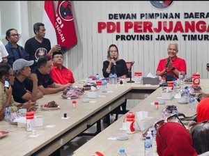 Ganjar Mendadak Gelar Pertemuan di Kantor PDIP Jatim, Bahas Apa?