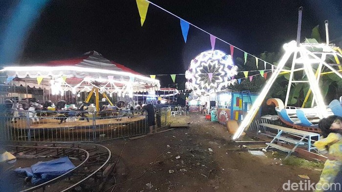 Hiburan Murah Meriah Merakyat di Pasar Malam Hiburan Murah Meriah Merakyat di Pasar Malam