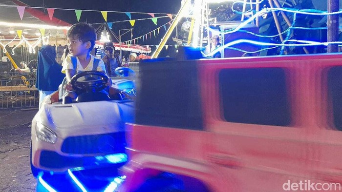 Hiburan Murah Meriah Merakyat di Pasar Malam